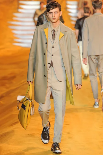 Look 10